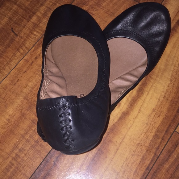 Lucky Brand size 9 black leather like New - Picture 3 of 6